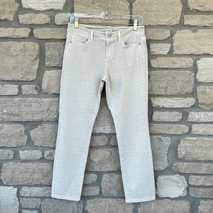 J. Jill Women's Petite Authentic Fit Slim Ankle Jeans 4P.  NWT. Lt Pebble color